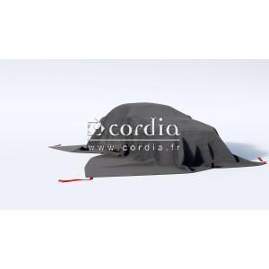 Couverture étouffant un feu de voiture