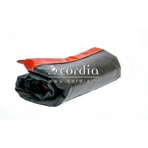 Couverture recouvrant une trottinette électrique
