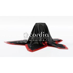 Couverture recouvrant une trottinette électrique